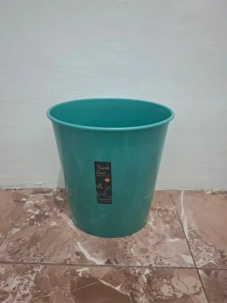 Tempat sampah plastik