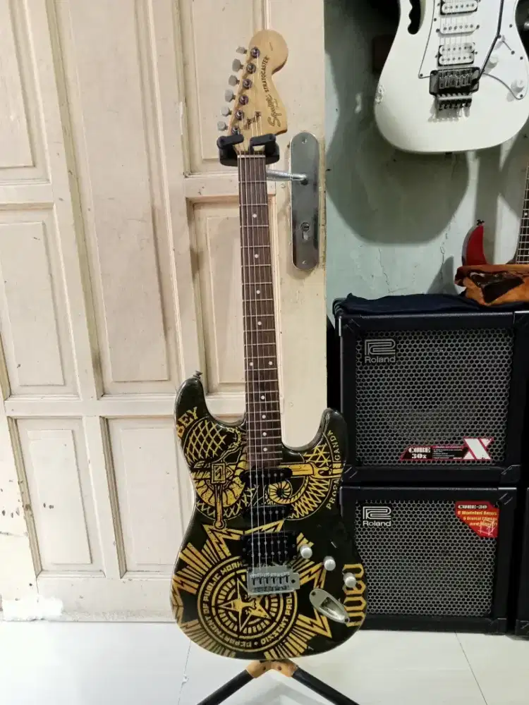 Squier stratocaster standard series OBEY HSS