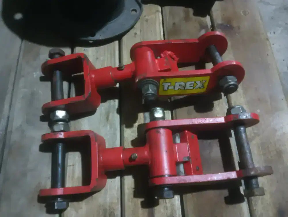 Anting per daun T-rex Jimny katana