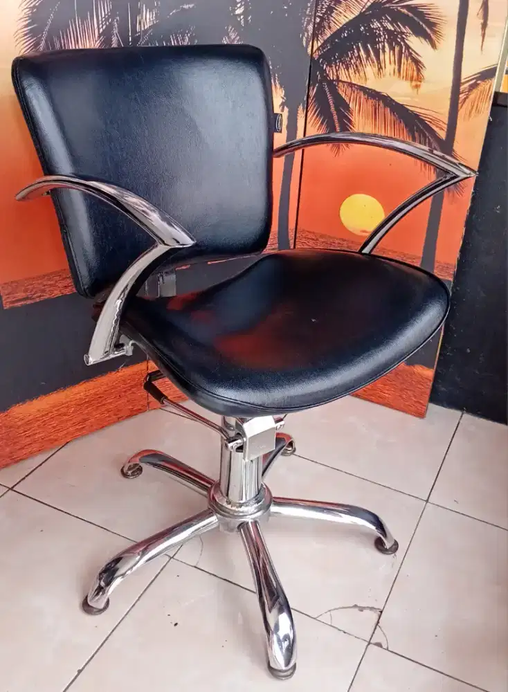 Kursi hidrolik informa untuk salon/barbershop
