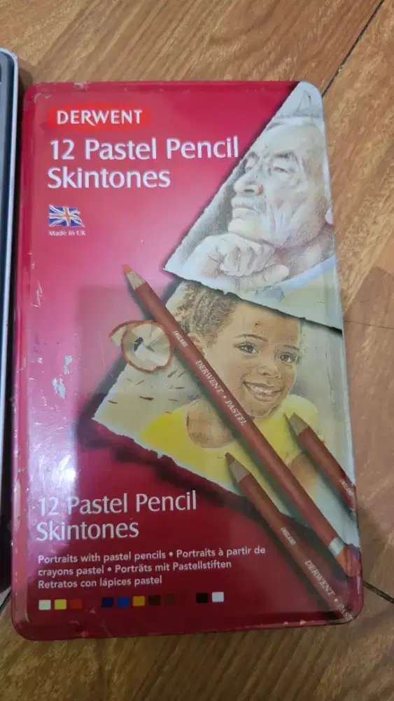 Dijual 12 Pastel Pencil Lengkap hanya di serut sedikit