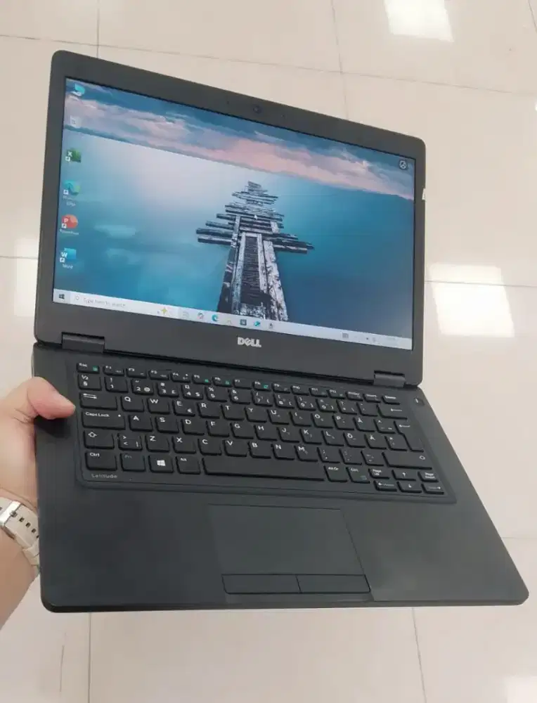 Dijual laptop Dell latitude Intel i3-7100 Ram 8GB SSD 256GB Win 11