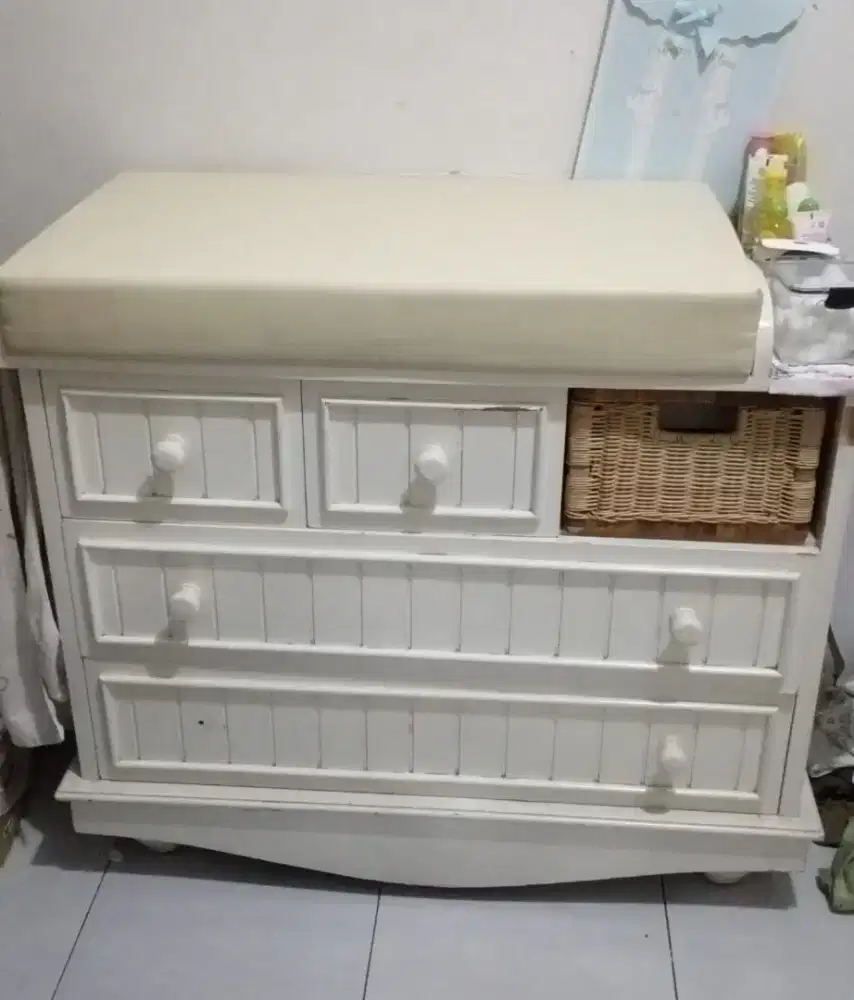 Baby tafel dan lemari