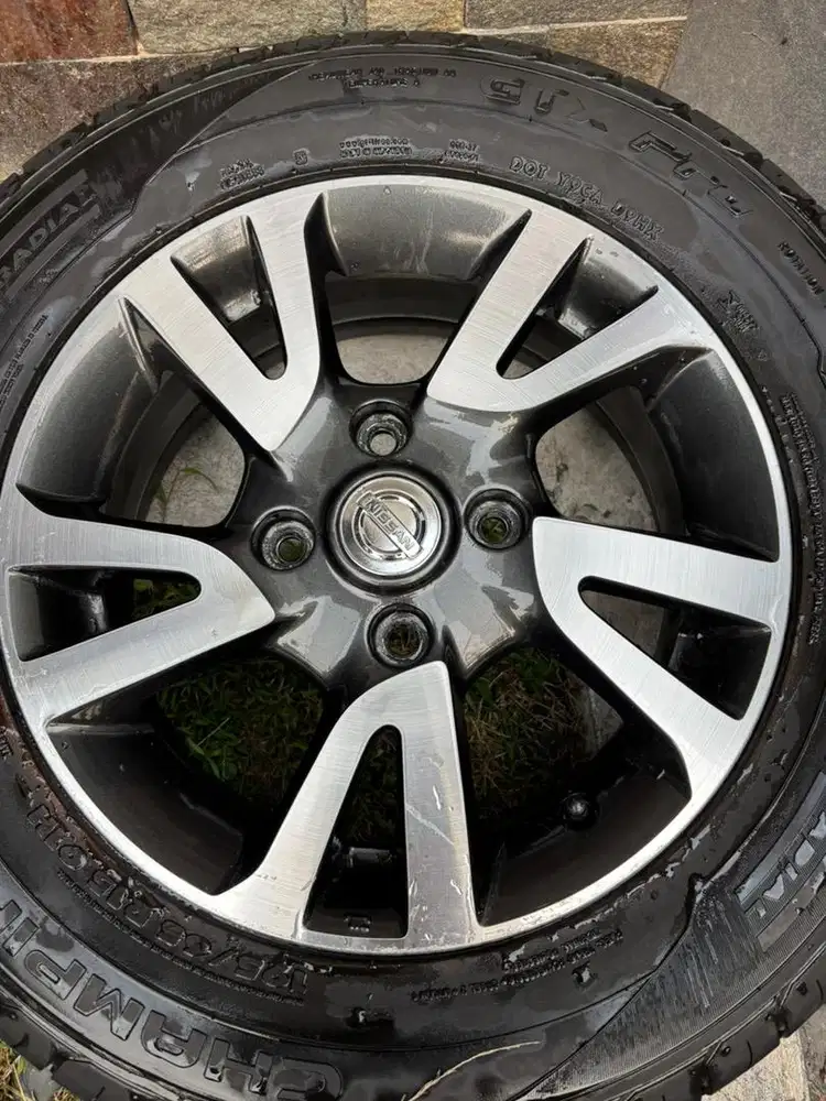 Velg mobil Grand Livina + Ban 195/65 Ring 15
