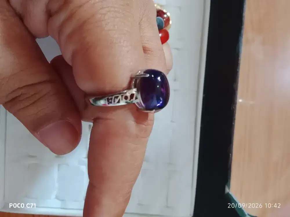 Berbagai macam cincin batu untuk wanita