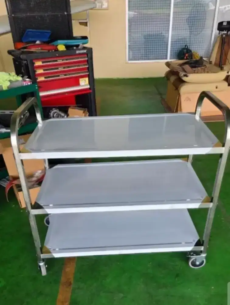 Trolly Hidangan 3 Tingkat Pipa Bulat Roda Komersial Trolli Makan