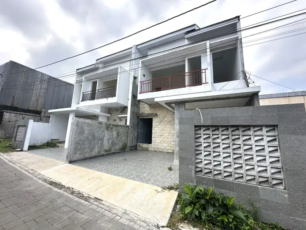 Cuma 100m dari Jl Magelang Km 8, Rumah Mewah 2 Lantai Mlati Sleman Nego!