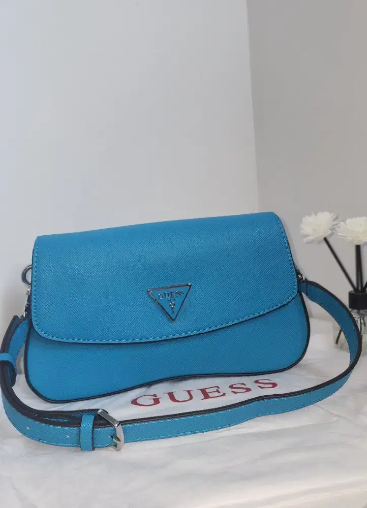 GUESS Biru
- PRELOVED GUESS – BLUE