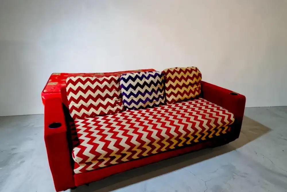 Sofabed merah besar