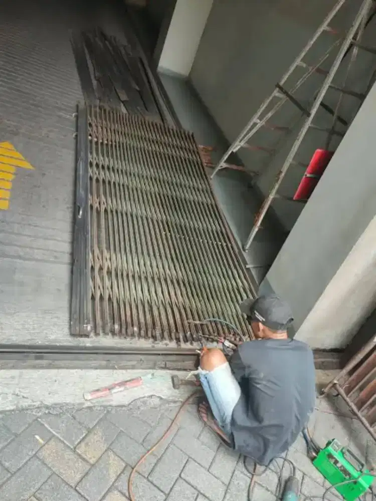 Tukang service rolling door folding gate murah