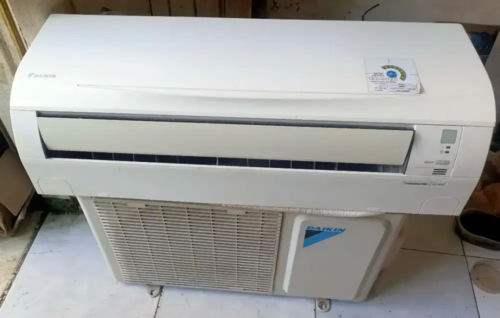 Jual ac daikin 1/2 pk  lowwat 350 watt kondisi 95% ori semua