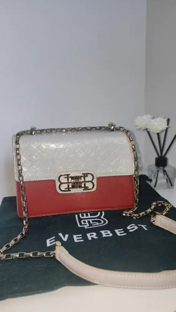 Everbest
PRELOVED EVERBEST – WHITE & RED