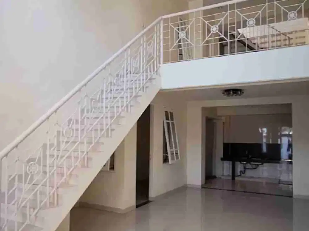 Taman Mutiara Pakuwon City 2 lantai minimalis terawat bagus