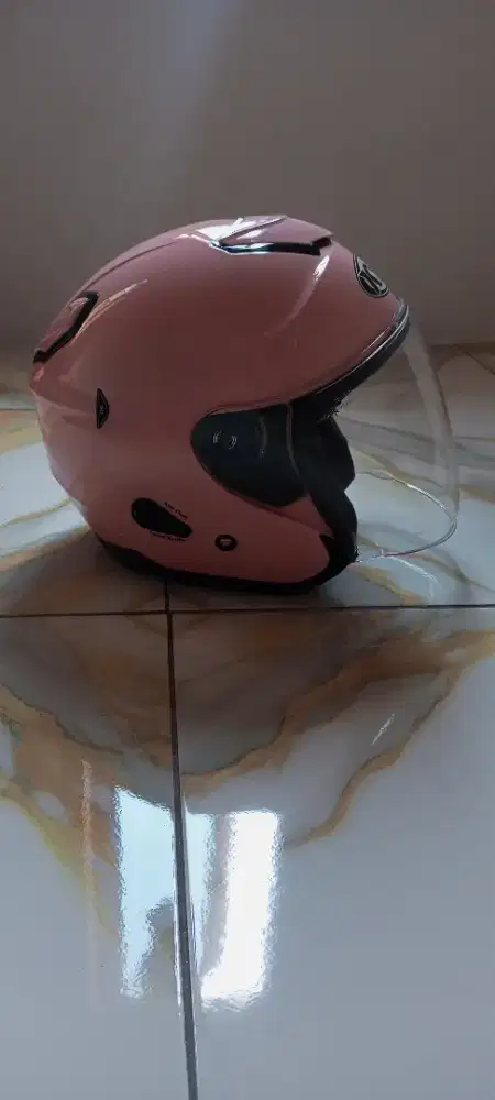 Helm couple warna sama beda model