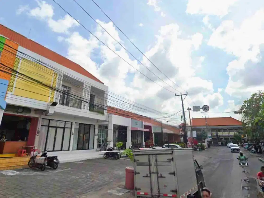 Ruko 2 Lantai Parkir Luas di Area Semer, Kerobokan Kuta
