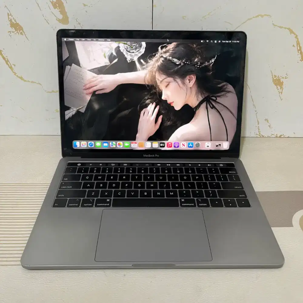 Macbook Pro Touchbar 13-inch 2019.