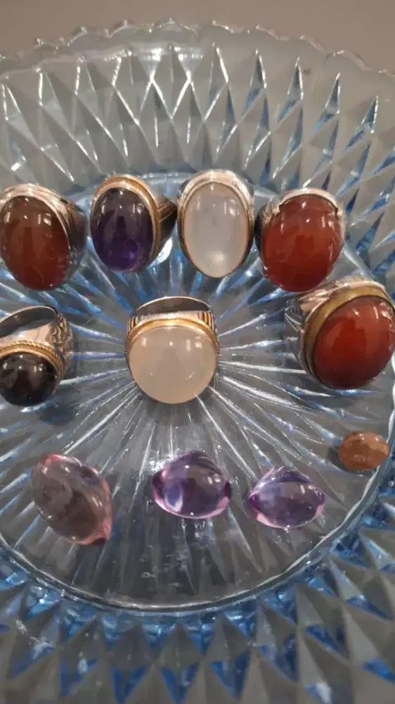 Dijual batu cincin simpan 7 biji .  Batu batu 4 biji jual hari ini