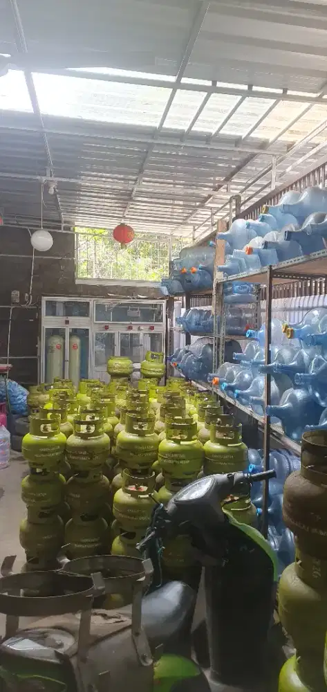 Antar gas dan aqua galon