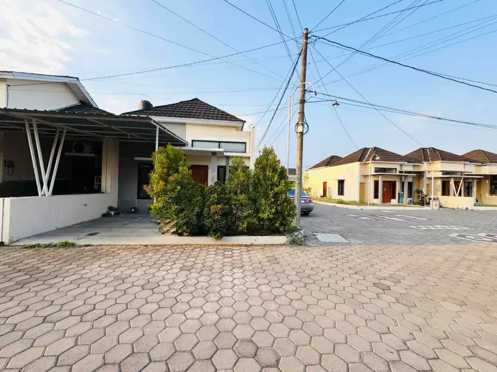 Rumah Dalam Perumahan di Grand Village Banguntapan