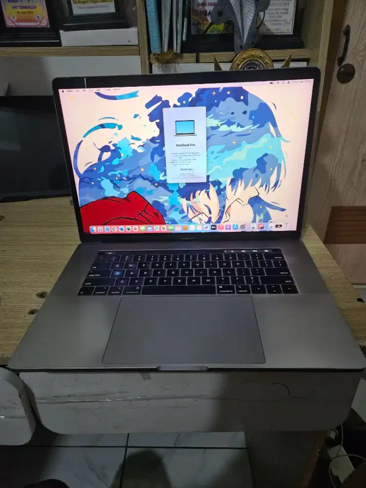 Macbook pro 15 2018 core i7 256GB 16GB fungsi normal siap lembur
