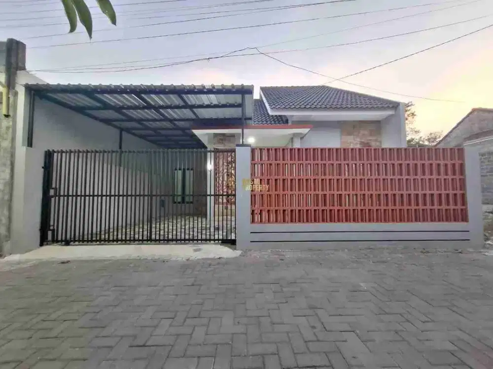RUMAH BARU SIAP HUNI 2 MENIT KE STADION MAGUWO
