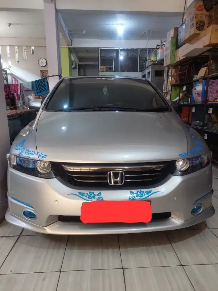 Dijual: Honda Odyssey Absolute + 2004  Mewah, Mulus & Siap Pakai!