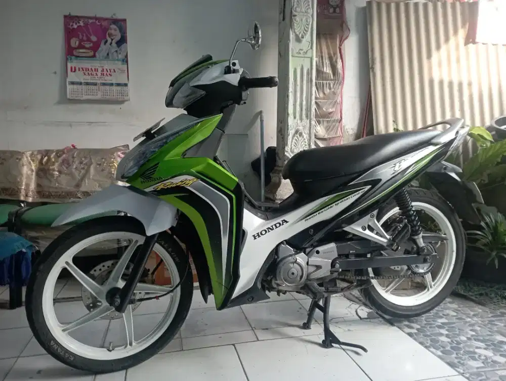 Honda blade 110 karbu 2012 siap pakai