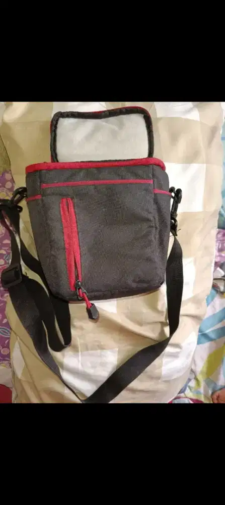 Dijual 2 pcs tas ukuran kecil untuk kamera masih layak pakai