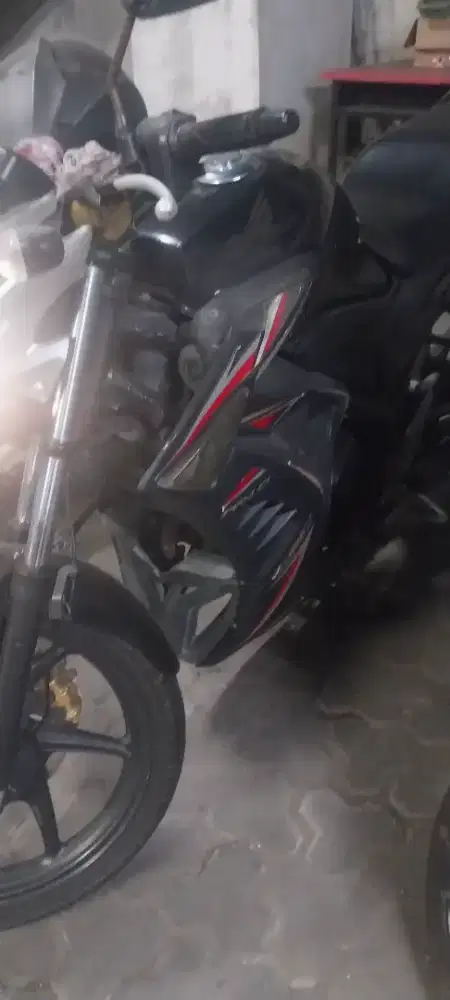 Honda cb150r 2013