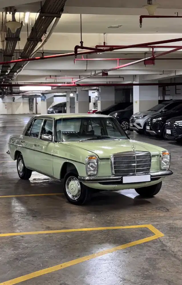 Mercedes Benz Mini W115 200 1976
