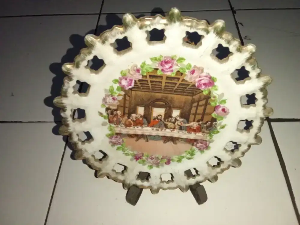 Piring hias perjamuan terakhir Made jepang