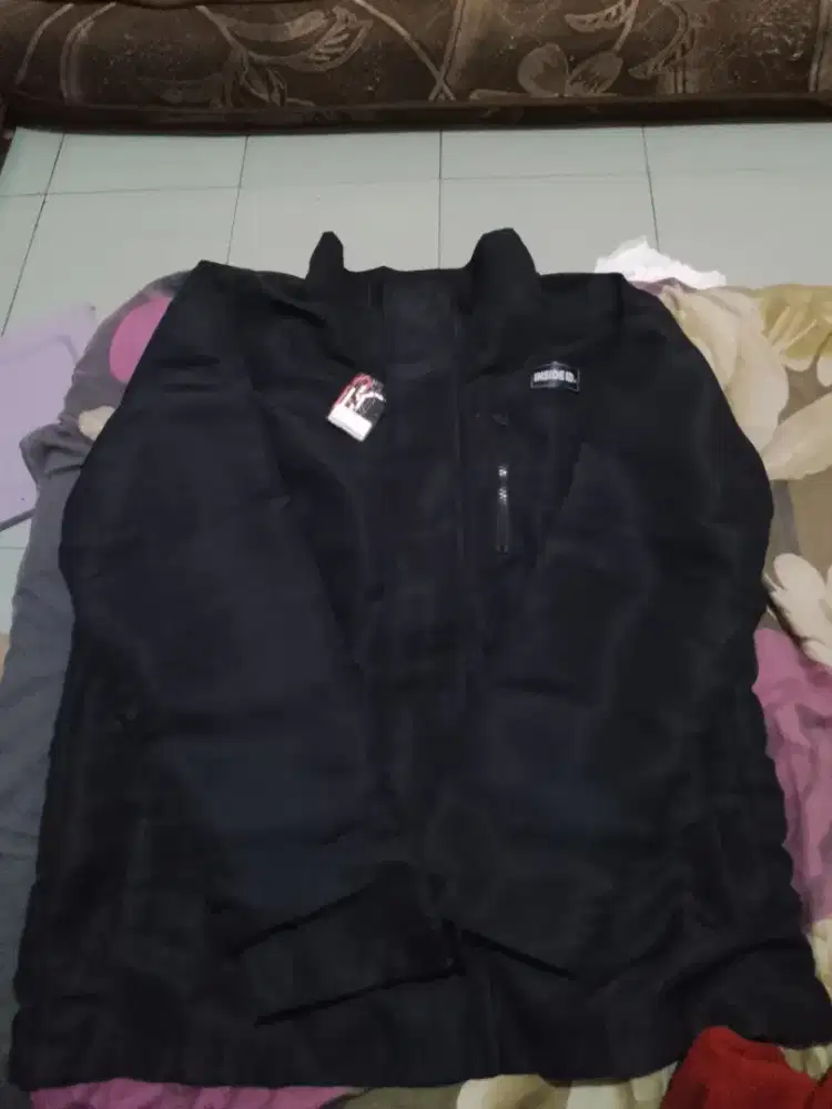 Jaket cowo warna hitam