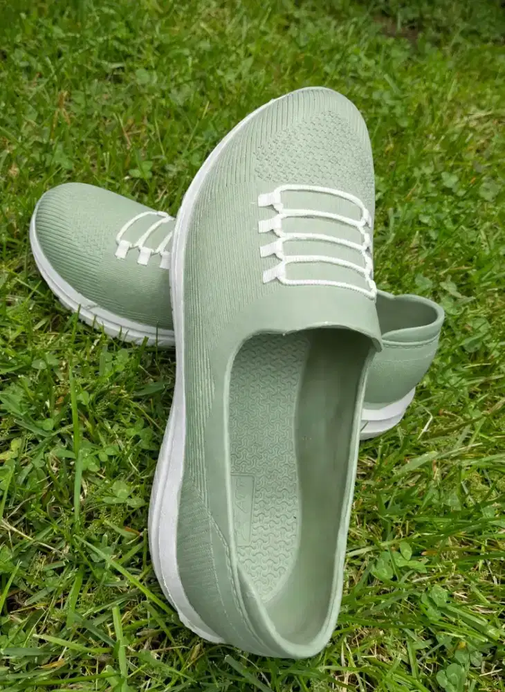 ATT sepatu karet wanita