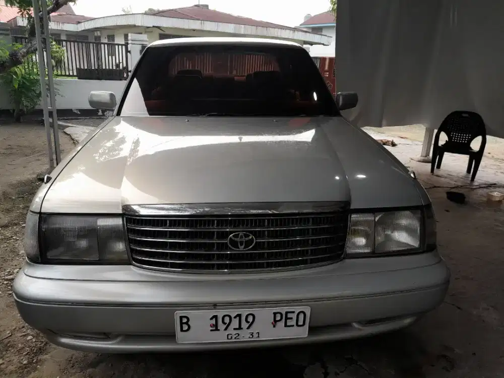 Toyota  Crown Royql Saloon A/T TH 1995 2000 cc