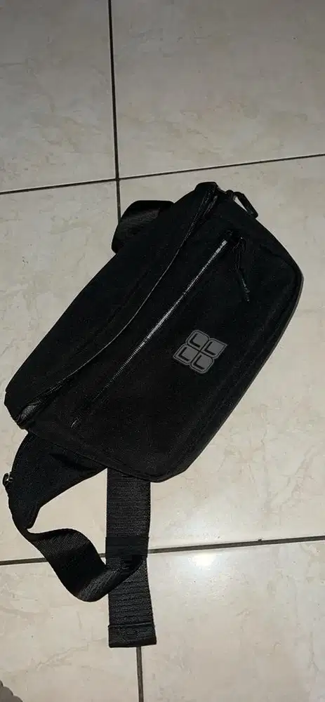 Tas Slingbag Pria Insight