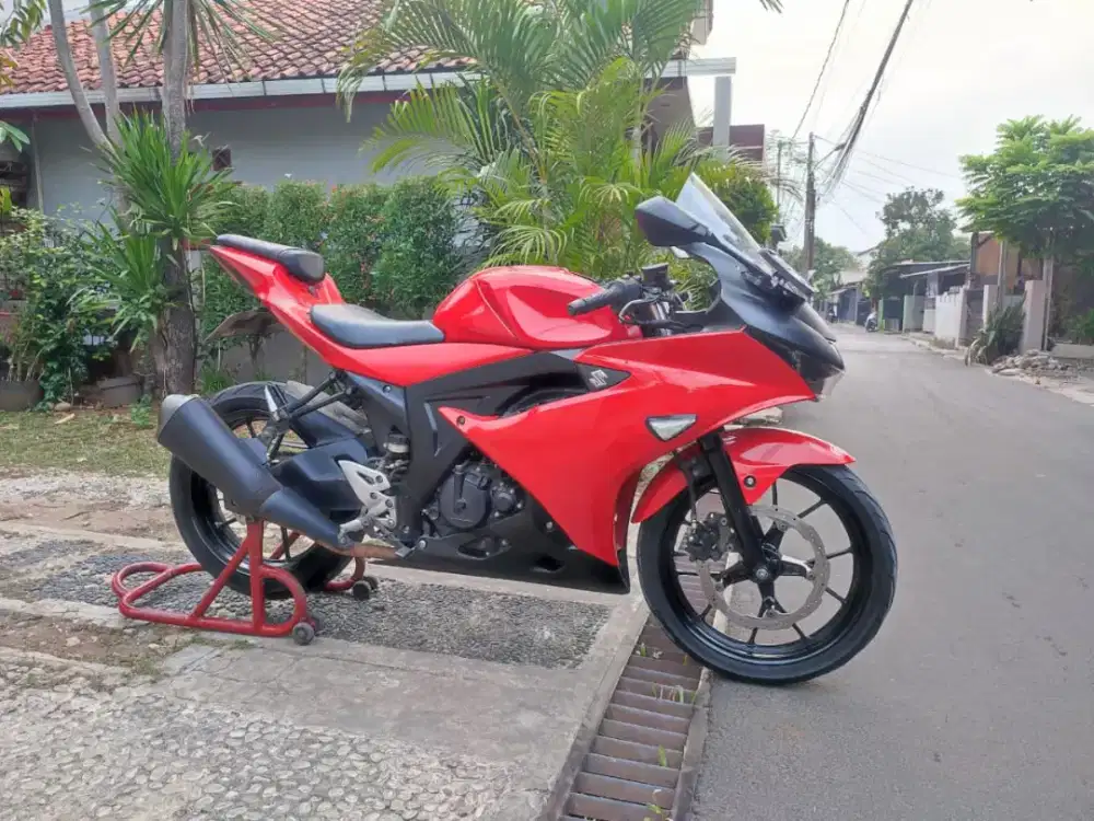 SUZUKI GSX - R 150 TAHUN 2017 BAGUS MANTAP