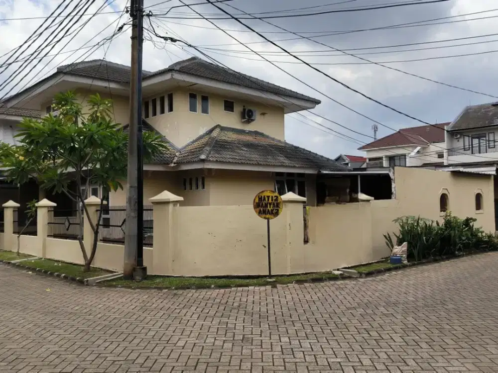 Rumah Hoek 2 Lantai dengan Tanah Luas di Graha Bintaro AZ-17183