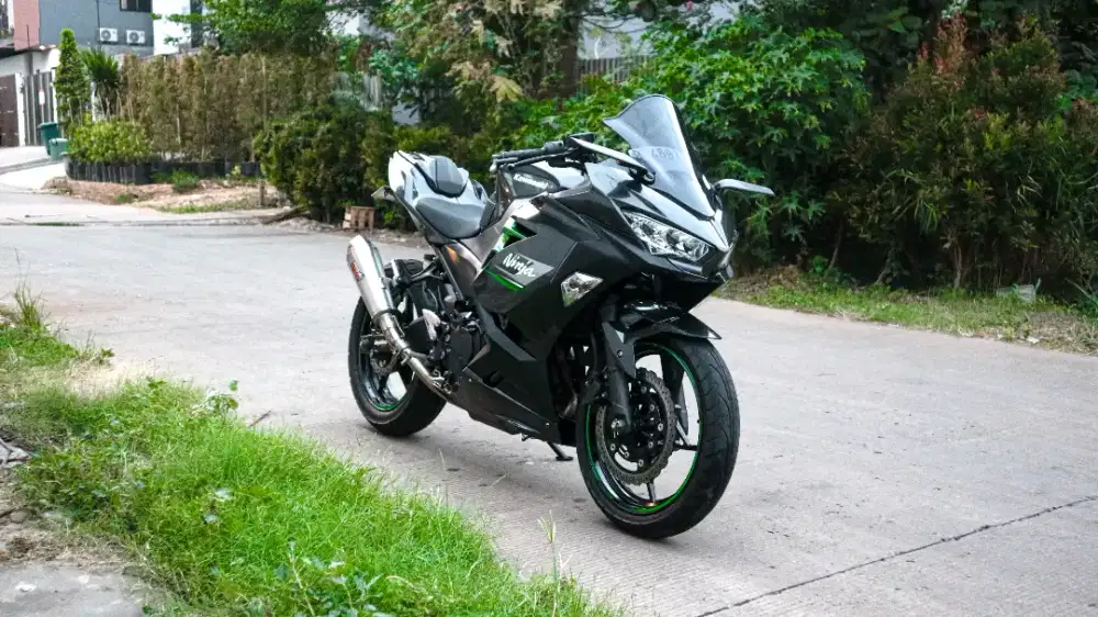 Kawasaki New Ninja 250 Fi Tahun 2023 Warna Grey Ori