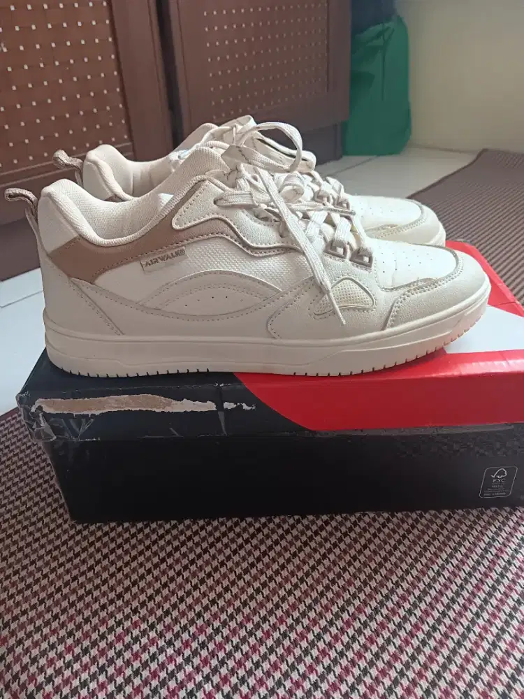 Sepatu Airwalk ethan, ukuran 41,warna coklat putih