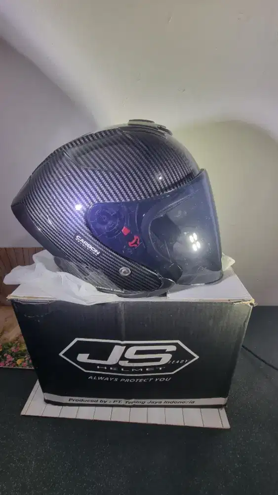 Helm JS Helmet motif Carbon Revolution Baru