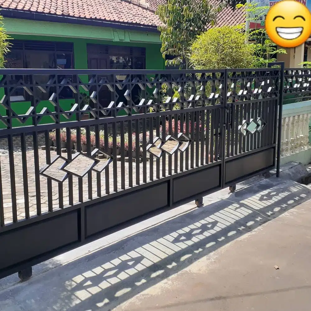 Pintu pagar dorong minimalis