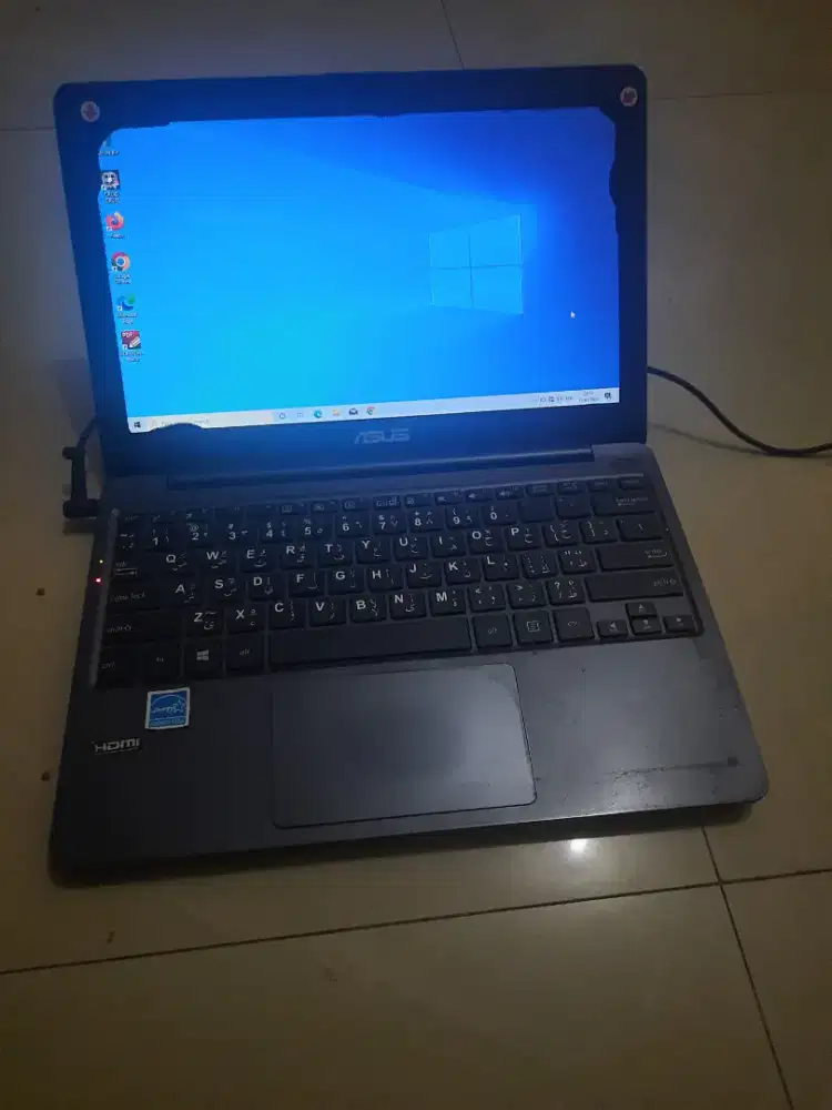 ASUS VivoBook E12 E203MAH Celeron N4000 ada minus