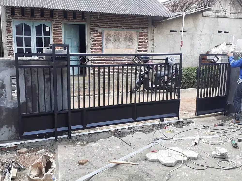 Pagar dorong minimalis