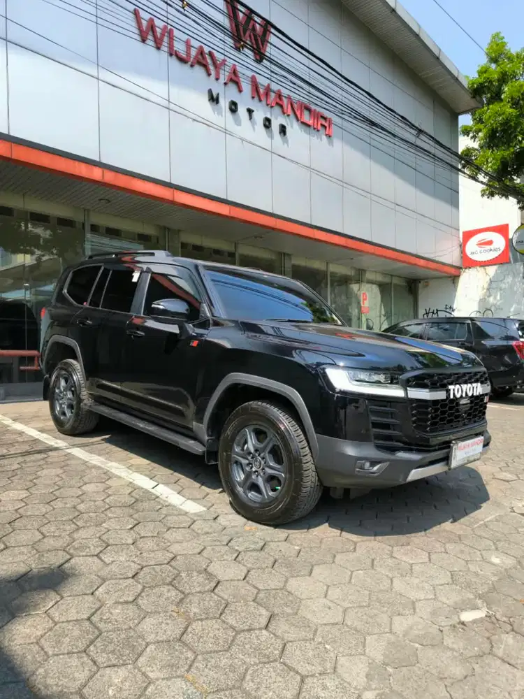 TOYOTA LANDCRUISER 300 GR SPORT (4X4) A/T 2023