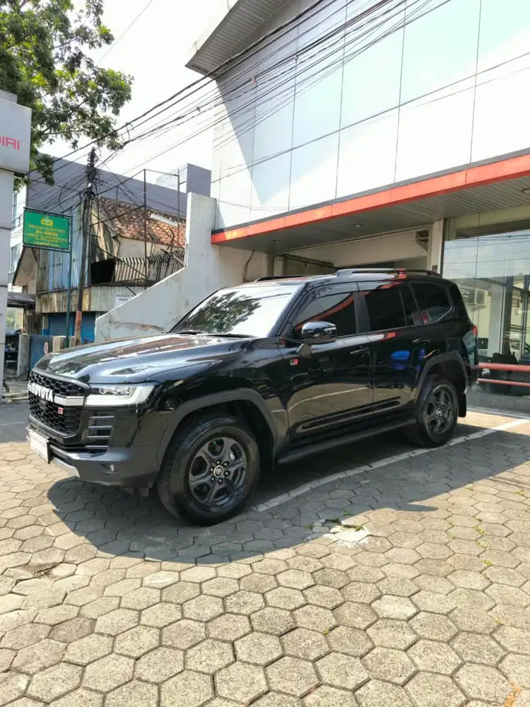 TOYOTA LANDCRUISER 300 GR SPORT (4X4) A/T 2023