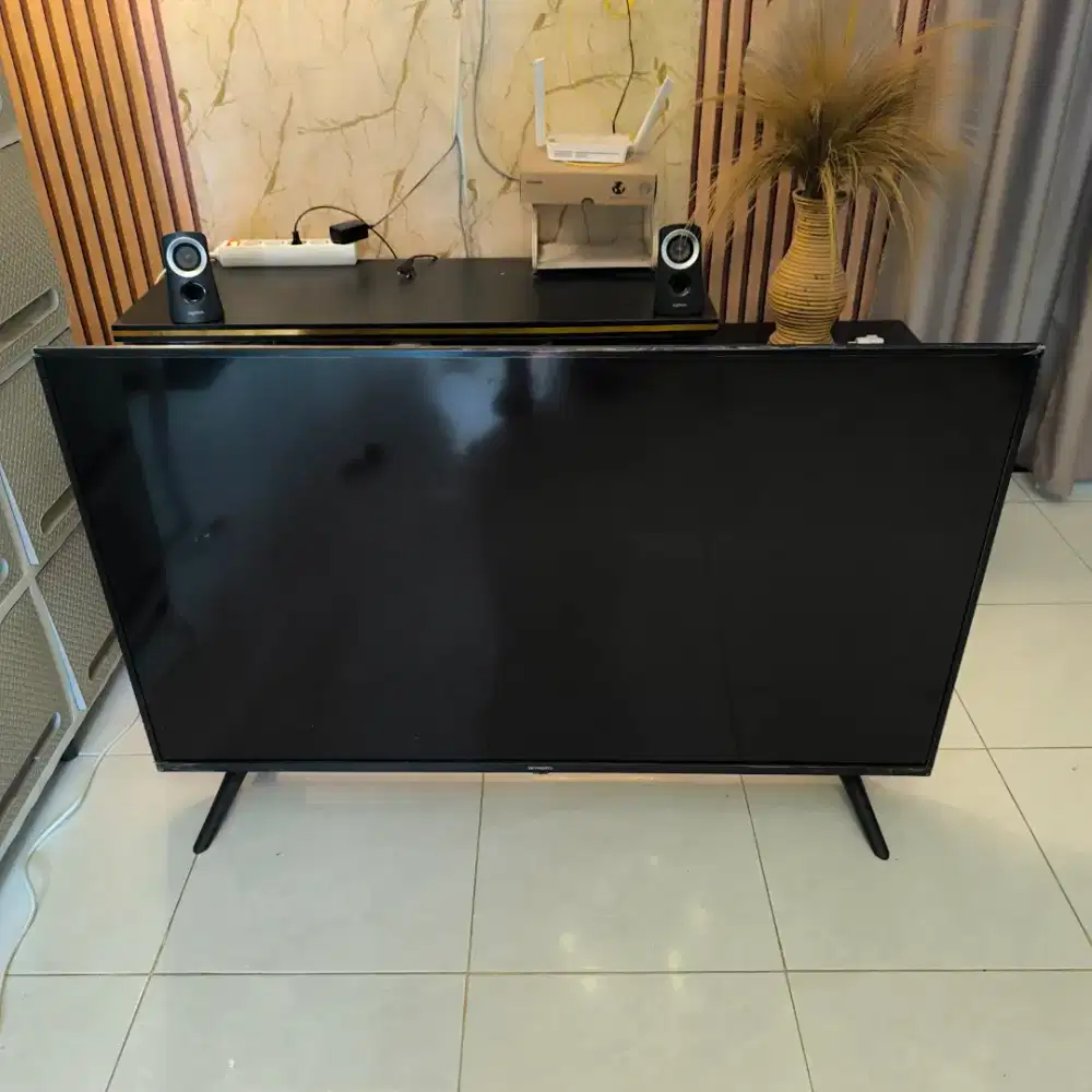 ​Smart TV 50 Inch Skyworth Coocaa (Mesin Normal, Layar/Panel Rusak)