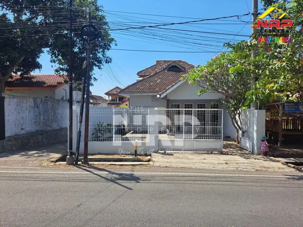 Disewakan Rumah Strategis Tepi Jl. Brawijaya - Banyuwangi