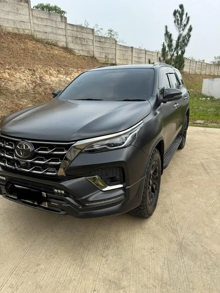 TOYOTA FORTUNER VRZ 2.8 GR AT TAHUN 2022 WARNA HITAM KONDISI SUPER