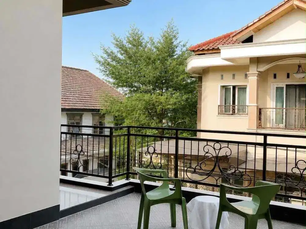 RUMAH 2 LANTAI SIAP HUNI JATICEMPAKA BEKASI