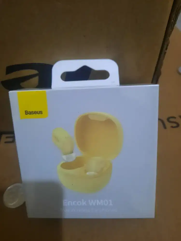 Hedset baseus masih baru